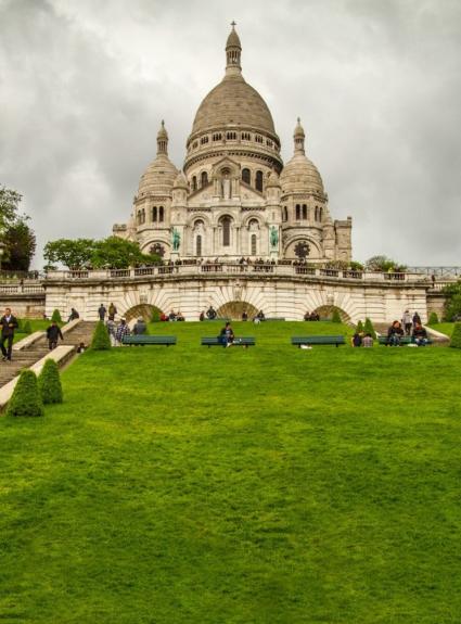 Climbing the hill of Montmartre